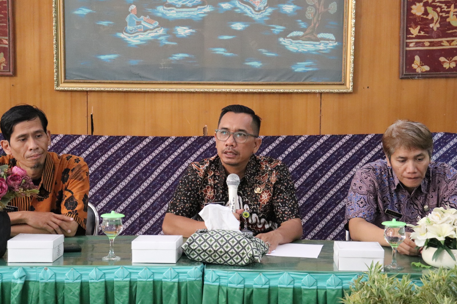 Penyelenggaraan kegiatan Rapat Penghubung Pengelolaan Data dan Dokumen Kepegawaian Tahun 2024 di Pekalongan